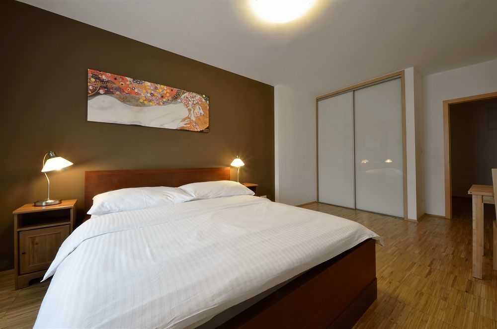 Downtown Suites Kodanska Praga Exterior foto