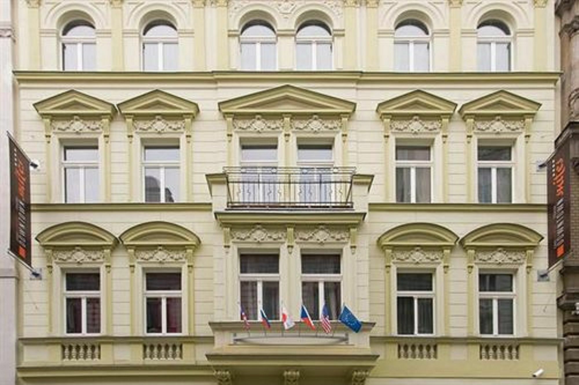 Downtown Suites Kodanska Praga Exterior foto