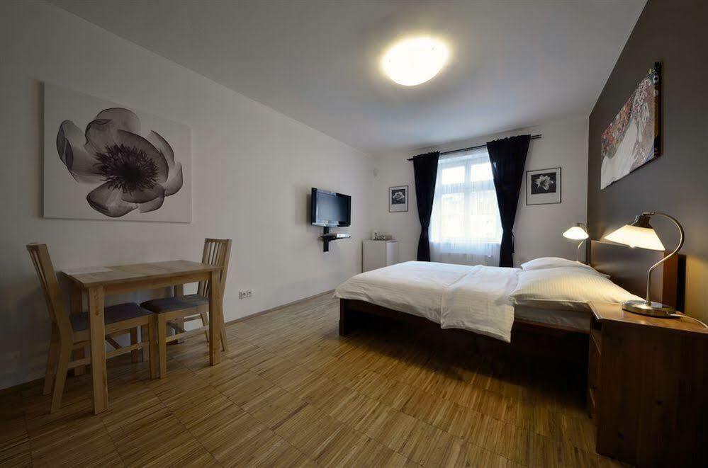 Downtown Suites Kodanska Praga Exterior foto