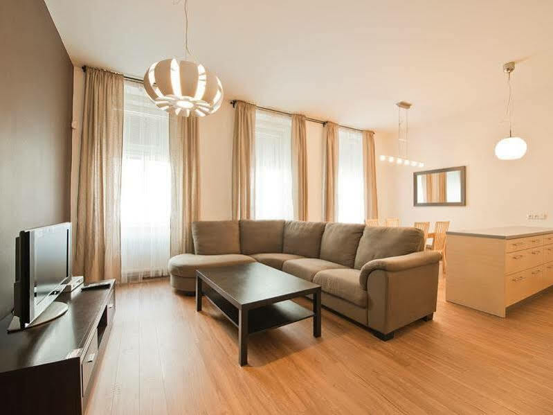 Downtown Suites Kodanska Praga Exterior foto